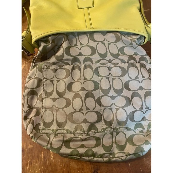 Vintage Coach Soho Shoulder Bag Pea Green 9480 Cowhide Leather Y2K EUC - Picture 9 of 10
